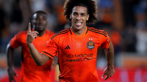 Aníbal Godoy hace un golazo con dedicatoria