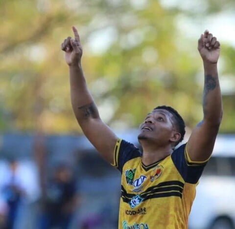 Jair Catuy hace un doblete con el CD Platense