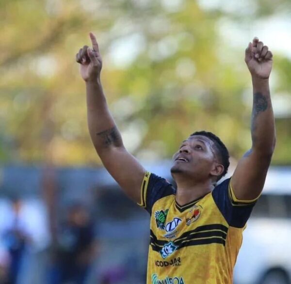 Jair Catuy abre el marcador en la victoria del CD Platense Jair Catuy hace un doblete con el CD Platense