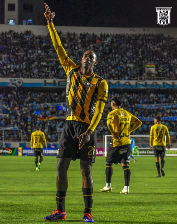 Abdiel Ayarza anota en el clásico Boliviano Abdiel Ayarza