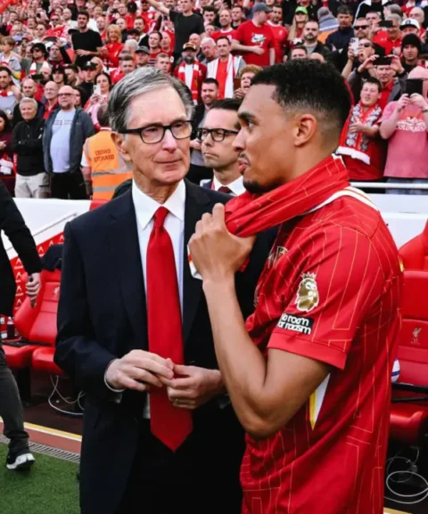 El futuro de Alexander Arnold, sigue en suspenso pese al ser campeones de la Premier Alexander Arnold