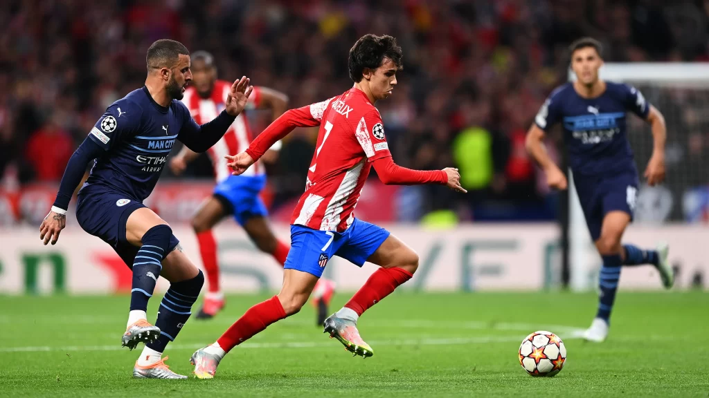 Kyle Walker y Joao Felix (Photo by Shaun Botterill/Getty Images)