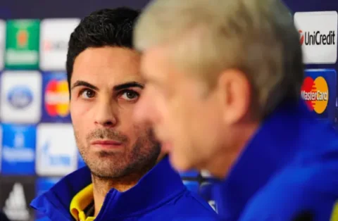Mikel Arteta y Arsene Wenger (Photo by Lennart Preiss/Bongarts/Getty Images)
