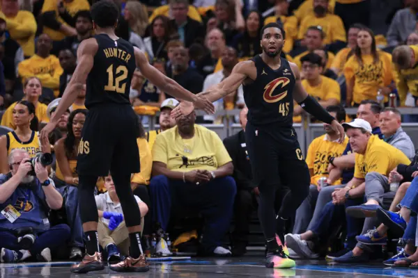 Donovan Mitchell lidera la reacción de los Cavaliers Cleveland Cavaliers (Photo by Justin Casterline/Getty Images)