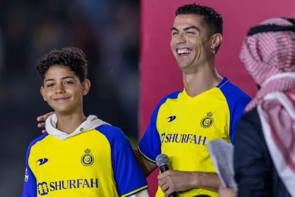Cristiano Ronaldo y Cristiano Jr (Photo by Yasser Bakhsh/Getty Images)