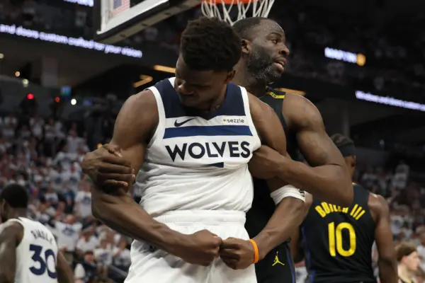 Minnesota Timberwolves vs Golden State Warriors (Photo by David Berding/Getty Images)