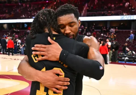 Cleveland Cavaliers fracasan y quedan eliminados de los playoffs Donovan Mitchell y Darius Garland (Photo by Jason Miller/Getty Images)