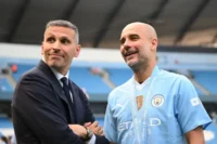 Khaldoon Al Mubarak y Pep Guardiola (Photo by Michael Regan/Getty Images)