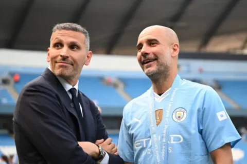 Khaldoon Al Mubarak y Pep Guardiola (Photo by Michael Regan/Getty Images)