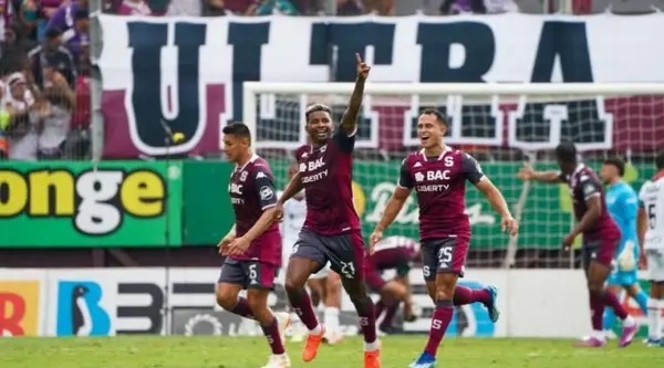 Saprissa y Alajuelense empatan 3-3 en un clásico lleno de goles saprissa