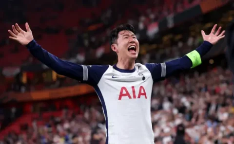 Son Heung-Min gana el primer título de su carrera Photo by Justin Setterfield/Getty Images