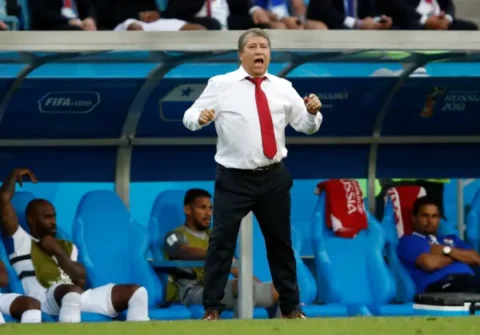 Hernán "Bollillo" Gómez, DT de El Salvador (Photo by Julian Finney/Getty Images)