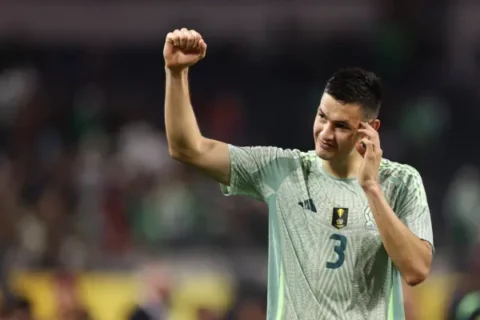 Doblete de Montes selló clasificación de México a los Cuartos de Final César Montes (Photo by Omar Vega/Getty Images)