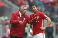 Carlo Ancelotti y Xabi Alonso (Photo by Alexander Hassenstein/Bongarts/Getty Images)