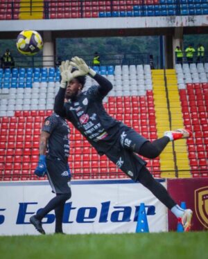 El panameño Omar Browne, anota un golazo y lidera la victoria de Estudiantes de Mérida Eddie Roberts