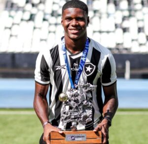 Ascenso meteórico, el panameño Kadir Barría recibe el llamado al primer equipo de Botafogo Kadir Barria