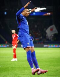 Mbappé alcanza el gol 53 con Francia