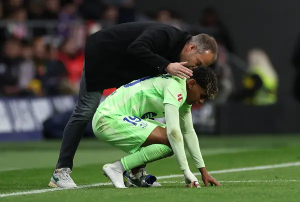 Hansi Flick desmiente indisciplina de Lamine Yamal (Photo by Florencia Tan Jun/Getty Images)