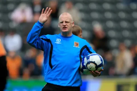 Exentreandor inglés es demandado por 1 millón de libras inglés