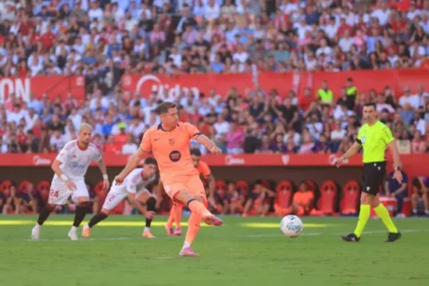 Lewandowski se pierde el Clásico: el Barça confirma su lesión muscular Photo by Fran Santiago/Getty Images