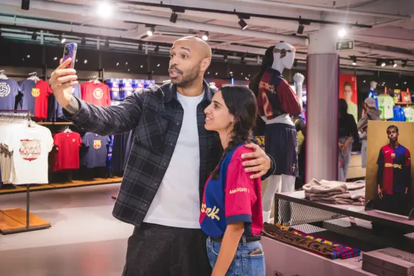 Thierry Henry critica a Hansi Flick tras la derrota del Barça (Photo by Xavi Torrent/Getty Images for Spotify)